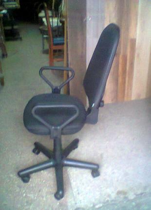 Офісне крісло2 фото