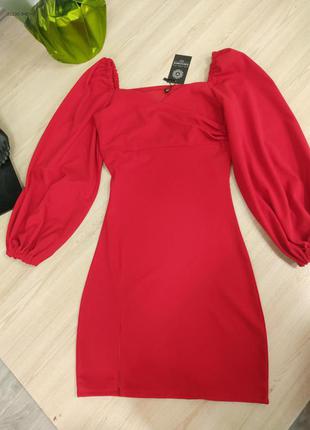 Червоне з довгими рукавами-ліхтариками, плаття з v-подібним декольте2 фото