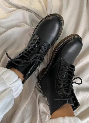 Dr. martens 1460 classic жіночі черевики мартинсы чорного кольору10 фото