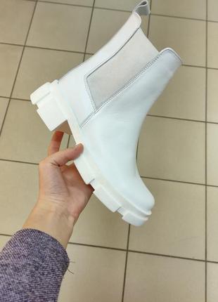 Белые демисезонные ботинки челси 36 размера