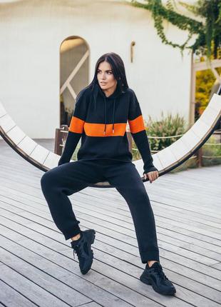 Костюм жіночий в'язаний