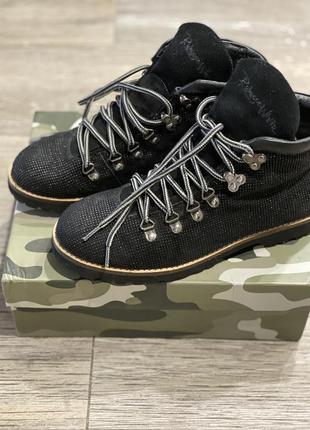 Необкновенные ботинки rebecca white