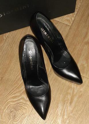 Шикарные брендовые туфли от giardini.3 фото