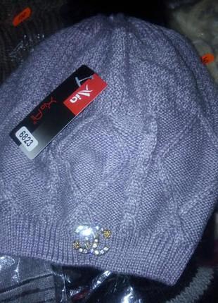 Красива модна нова шапка шерсть