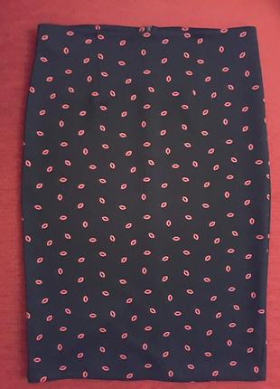 Юбка h&m прямого кроя с принтом "поцелуйчики"