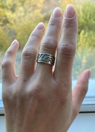 Прямое серебряное кольцо с геометрическими линиями