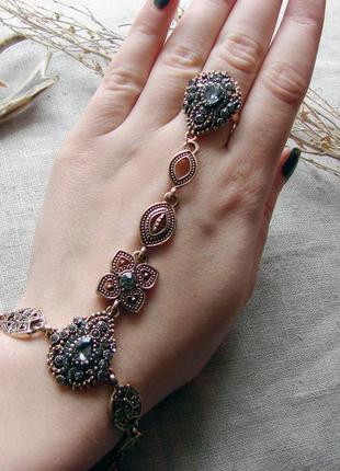 Шикарный слейв браслет с кольцом в восточном стиле в стиле gucci. цвет античное золото