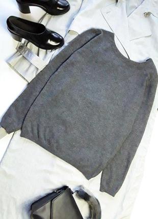 Шикарный свитер с застежкой на спине.италия4 фото