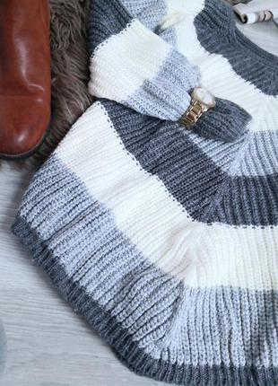 Базовый свитер в серые диагональные полосы3 фото
