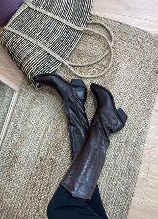 Эксклюзивные сапоги казаки натуральная итальянская кожа рептилия шоколад6 фото