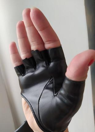 Перчатки без пальцев кожаные варежки неформальные байкерские стильные полуперчатки хелловин харли квин3 фото
