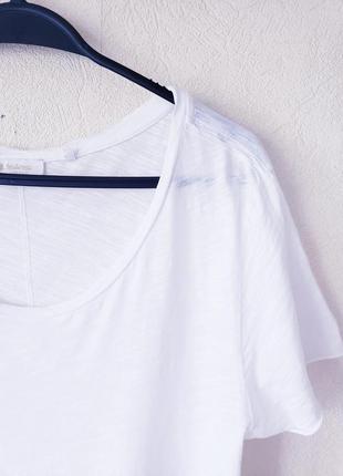 Люксовая белоснежная оверсайз футболка с не обработаными краями от премиального бренда  rich & royal5 фото