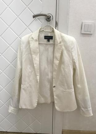 Белый пиджак