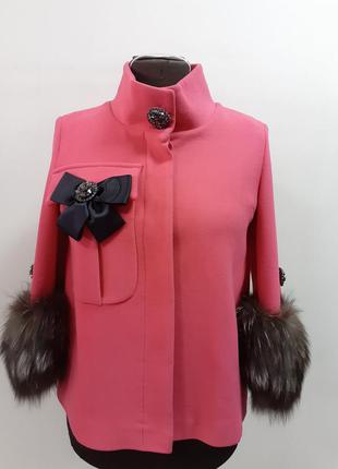 Короткое, яркое, модное, пальто с меховыми манжетами,  натуральный мех, zuhvala5 фото