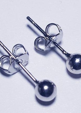 Стильні маленькі срібні сережки - гвоздики