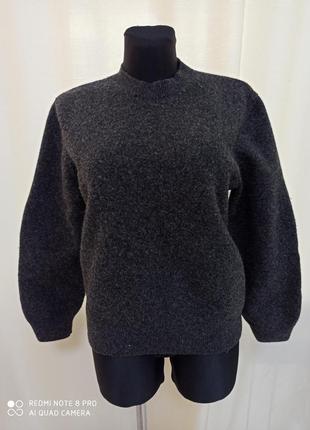 Стильный теплый шерстяной свитер с вставками на рукавах cos