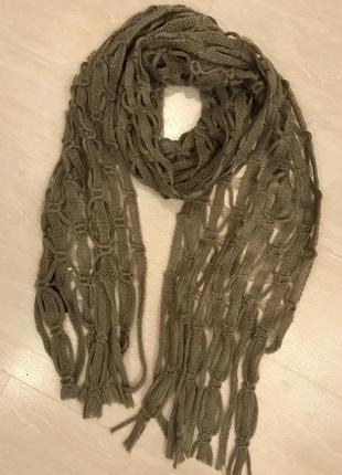 Очень красивый и стильный брендовый вязаный шарф.2 фото