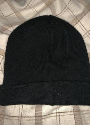 Чорна шапка2 фото