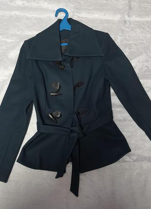 Кашемірове пальто на підкладі зеленого кольору