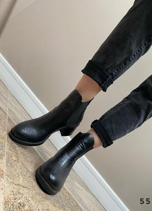 Туфлі на невисокому каблуці