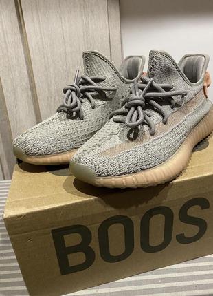 Женские кроссовки