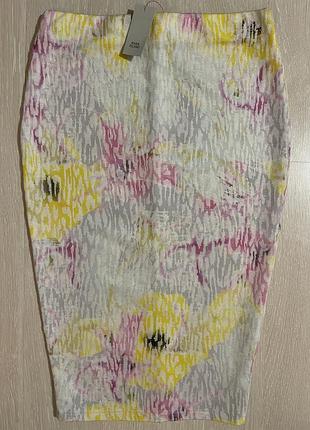 Очень красивая и стильная брендовая разноцветная юбка-миди.