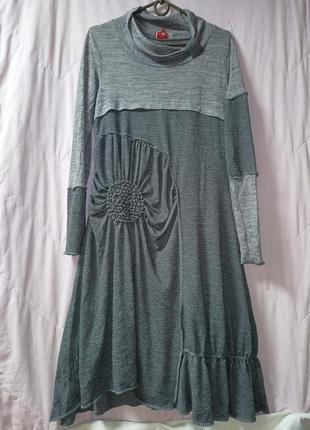 Оригинальное трикотажное платье с драпировкой,48-52разм.3 фото
