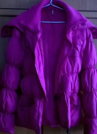 Яркая зимняя курточка 10р