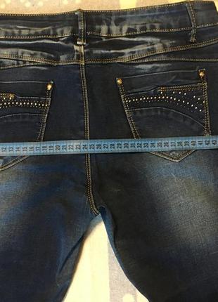 Узкие джинсы нереально красивого цвета с камушками5 фото