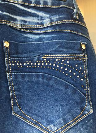Узкие джинсы нереально красивого цвета с камушками9 фото