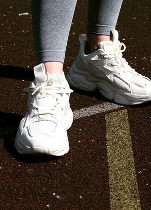 Кроссовки бежевые под adidas.2 фото
