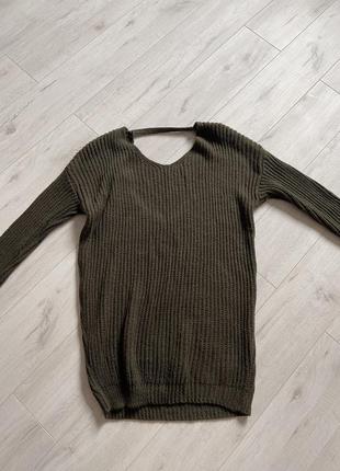 Шикарный свитер с голий спинкой италия