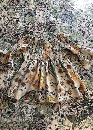 Яскрава нарядна кофточка