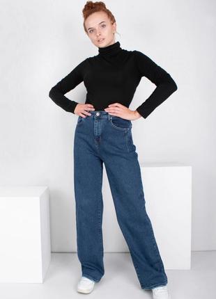 Стильні класичні сині джинси кльош модні хіт тренд