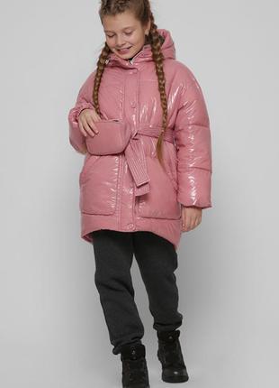 Лаковая зимняя удлиненная куртка 83001 фото