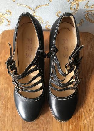 Туфли с ремешками, туфли на высоком каблуке, туфли чёрные, кожаные туфли.