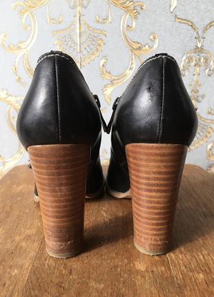 Туфли с ремешками, туфли на высоком каблуке, туфли чёрные, кожаные туфли.