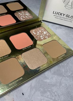 Палетка для особи true + luscious lucky glow palette2 фото