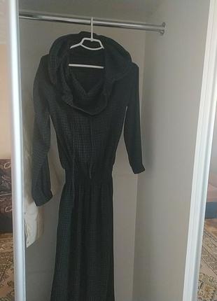 Длинное платье р. 46,с капюшоном2 фото