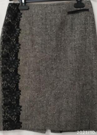 Серая юбка-карандаш с кожаными  вставками
