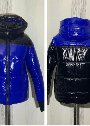 Коротка зимова куртка монклер з ефектом лаку3 фото
