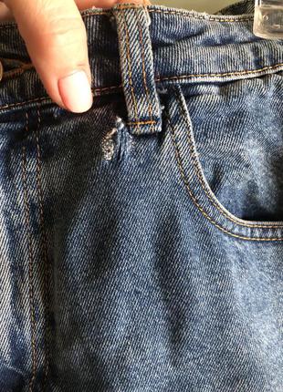 Джинсы mom fit zara джинсы размер 40. высокая талия, зауженные к низу штанины до щиколотки.6 фото
