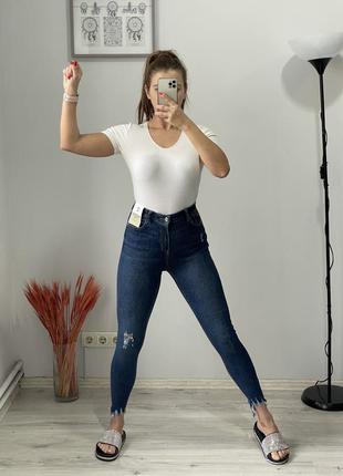 Джинсы с крутым  низом denim co
