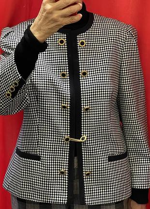 Шикарний неймовірний піджак delmod