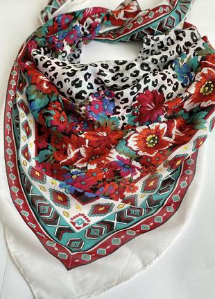 Щеточка с ручкой для домашнего использования.