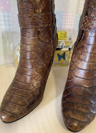 Продам нові чоботи