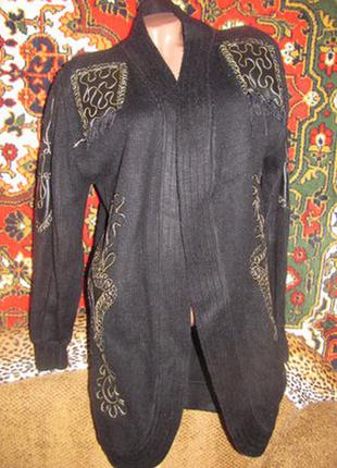 Красивый очень тёплый кардиган-пальто с шикарной вышивкой и кожаным декором3 фото