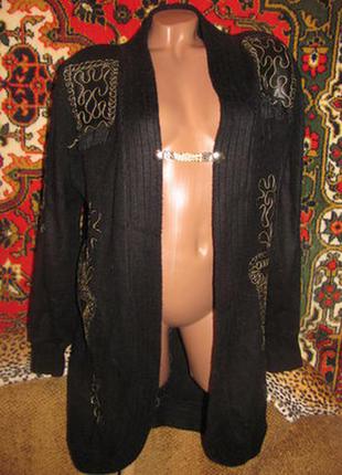 Красивый очень тёплый кардиган-пальто с шикарной вышивкой и кожаным декором8 фото