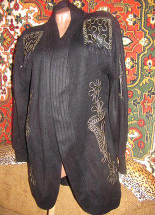 Красивый очень тёплый кардиган-пальто с шикарной вышивкой и кожаным декором4 фото