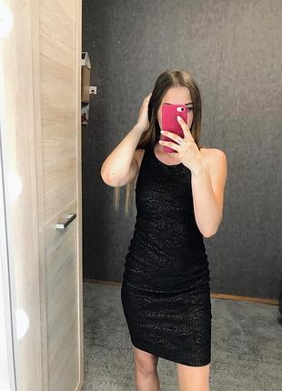 Платье по фигуре с красивой спинкой